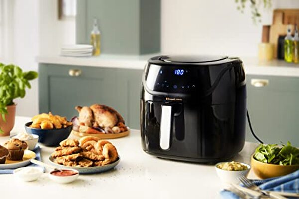 Découvrez la friteuse sans huile Russell Hobbs 27160-56 : ses performances en cuisson, grillade et rôtissage sont-elles à la hauteur de vos attentes  ? Analyse détaillée et avis utilisateur.