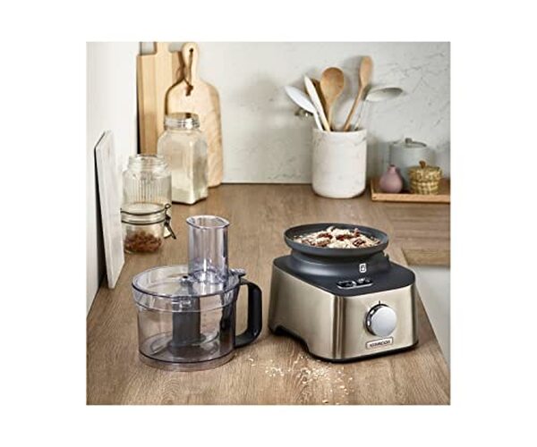 Découvrez les atouts du robot de cuisine Kenwood Multipro Compact+ FDM313SS, un appareil performant de 800 W avec balance intégrée pour des préparations réussies au quotidien.