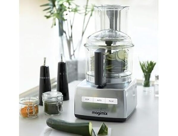 Découvrez notre test détaillé du Magimix CS 4200 XL, robot culinaire 3L en chrome. Performances, avantages et inconvénients pour bien choisir votre robot multifonction. 