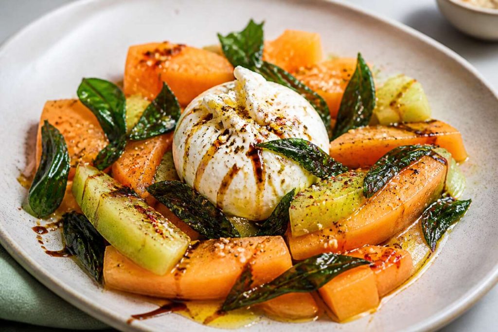 Recette de salade de melon aux feuilles de curry et burrata