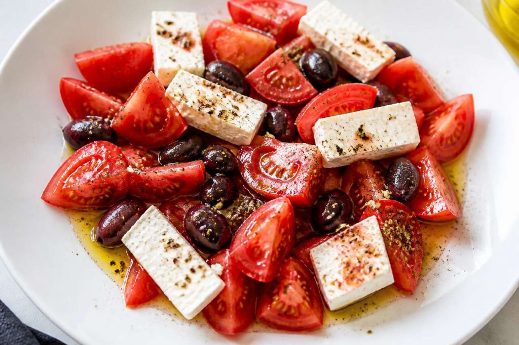 Recette de salade tomates feta : fraîche et savoureuse