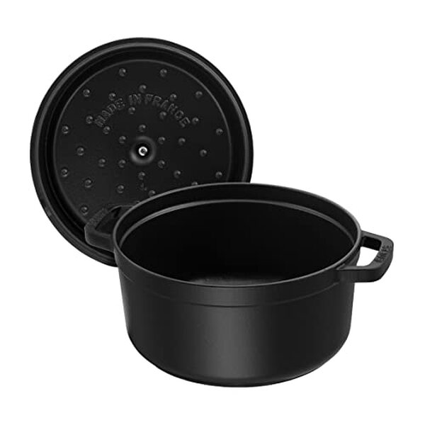 Découvrez notre test détaillé de la cocotte en fonte STAUB 18 cm noire : qualité, durabilité et résultats de cuisson pour bien choisir votre cocotte.