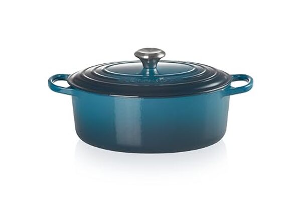 Découvrez notre test détaillé de la cocotte ovale Le Creuset Signature 29 cm : performances culinaires, design intemporel et durabilité de cette référence en cuisine.