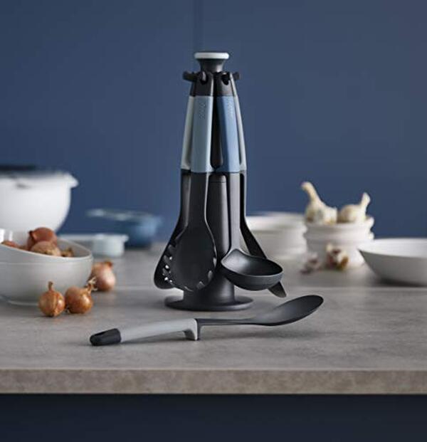 Découvrez notre test complet des ustensiles Joseph Joseph Elevate avec porte-ustensiles rotatif : design innovant, praticité et qualité pour une cuisine optimisée.