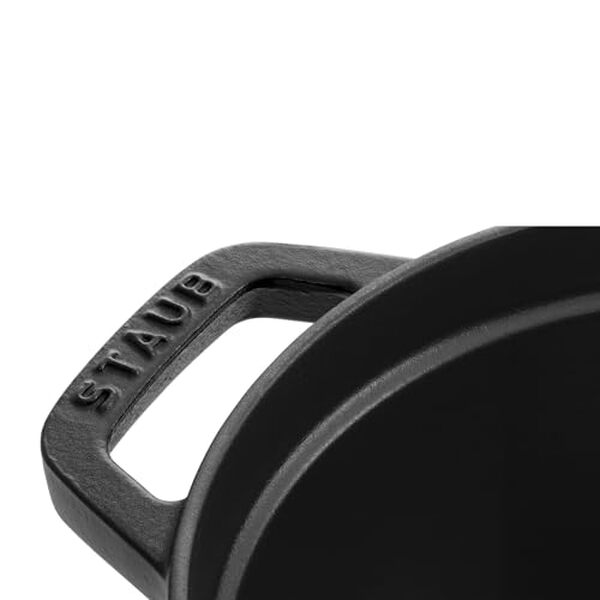 Découvrez notre test complet de la cocotte Staub en fonte ovale 17 cm : qualité, performance et durabilité pour vos meilleures recettes.