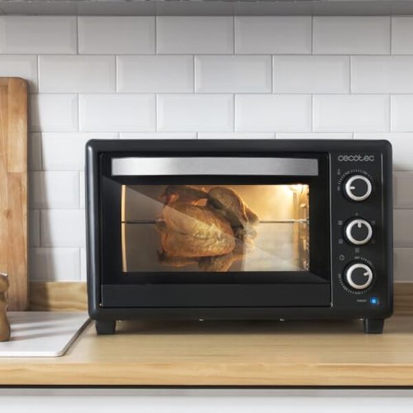 Découvrez notre test complet du four Cecotec Bake&Toast 3090. 30 litres, 5 fonctions et performance : tous les détails pour bien choisir votre four. 