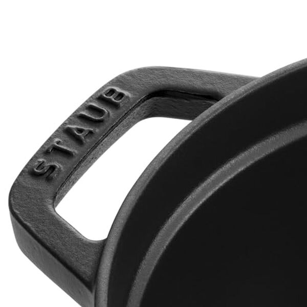 Découvrez notre test détaillé de la cocotte en fonte Staub ovale 31 cm : performances, avantages et avis d'utilisation pour bien choisir votre ustensile de cuisine. 