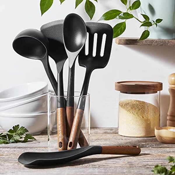 Découvrez notre test complet des ustensiles de cuisine Staub en silicone noir (lot de 5) : qualité, résistance et praticité pour votre cuisine. 