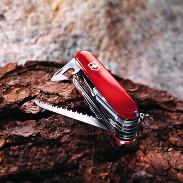 Découvrez notre test complet du Victorinox Swiss Champ, le couteau suisse multifonctions rouge incontournable. Caractéristiques, performances et avis d'experts pour bien choisir.