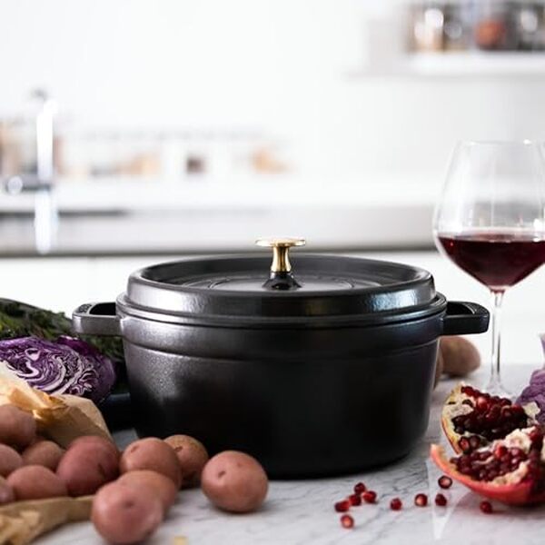 Découvrez notre test détaillé de la cocotte ronde Staub 1102425 noire 24 cm : performances, avantages et verdict pour bien choisir votre cocotte-minute de qualité.